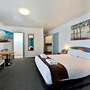 Motel Oscar, Bundaberg